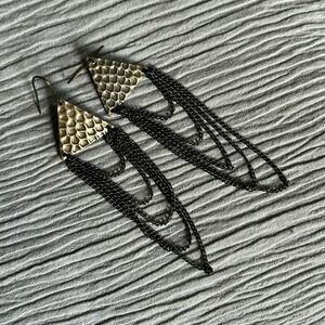 Triangle dangling earrings in Bronze